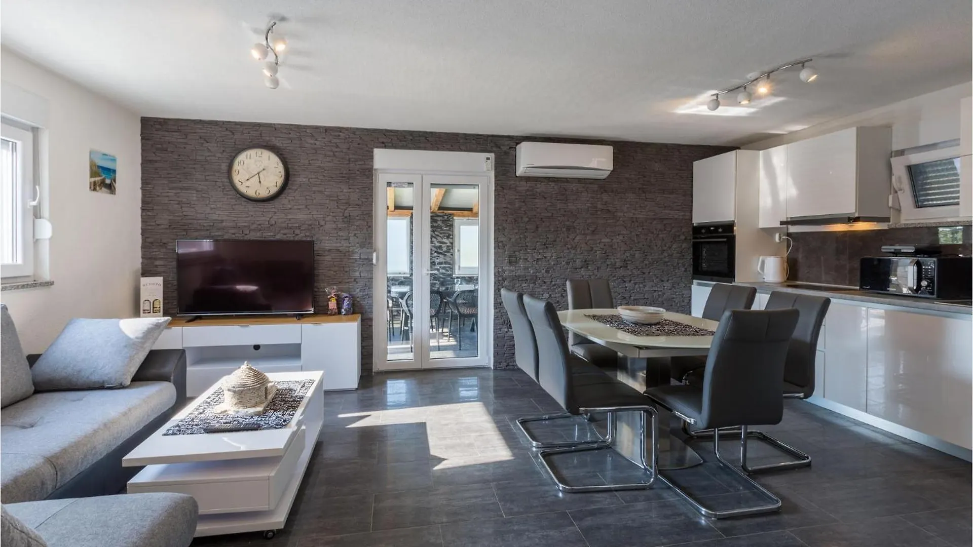 Holiday home Amazing Home In Peroj With House A Panoramic View